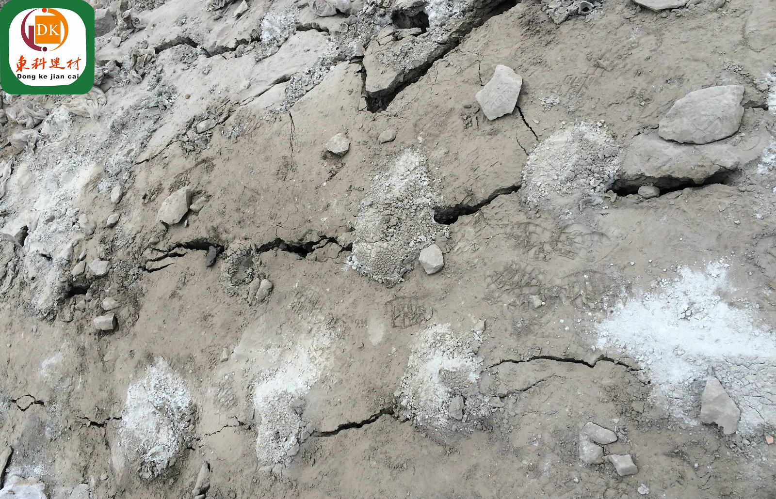静态无声爆破剂